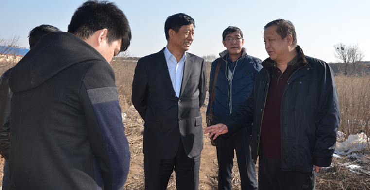 實地察看車站北街的斷頭路。.jpg